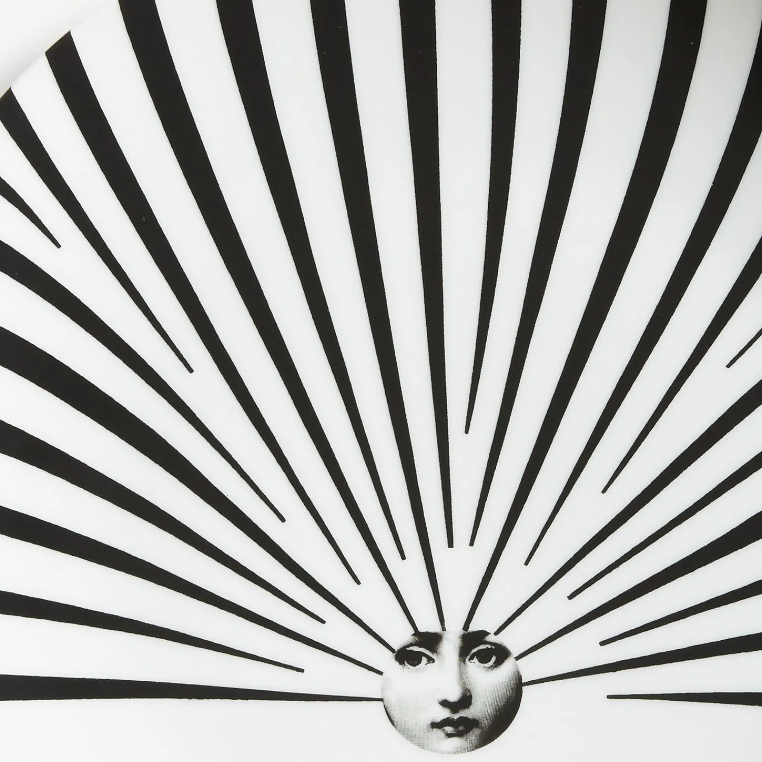 Soli<Fornasetti Wall Plate Tema E Variazioni N.309 White/Black