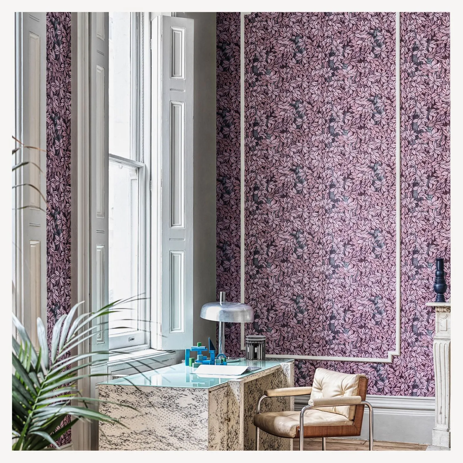 Wallpaper<Fornasetti Wallpaper Foglie E Scimmie Blush With Blue Monkey